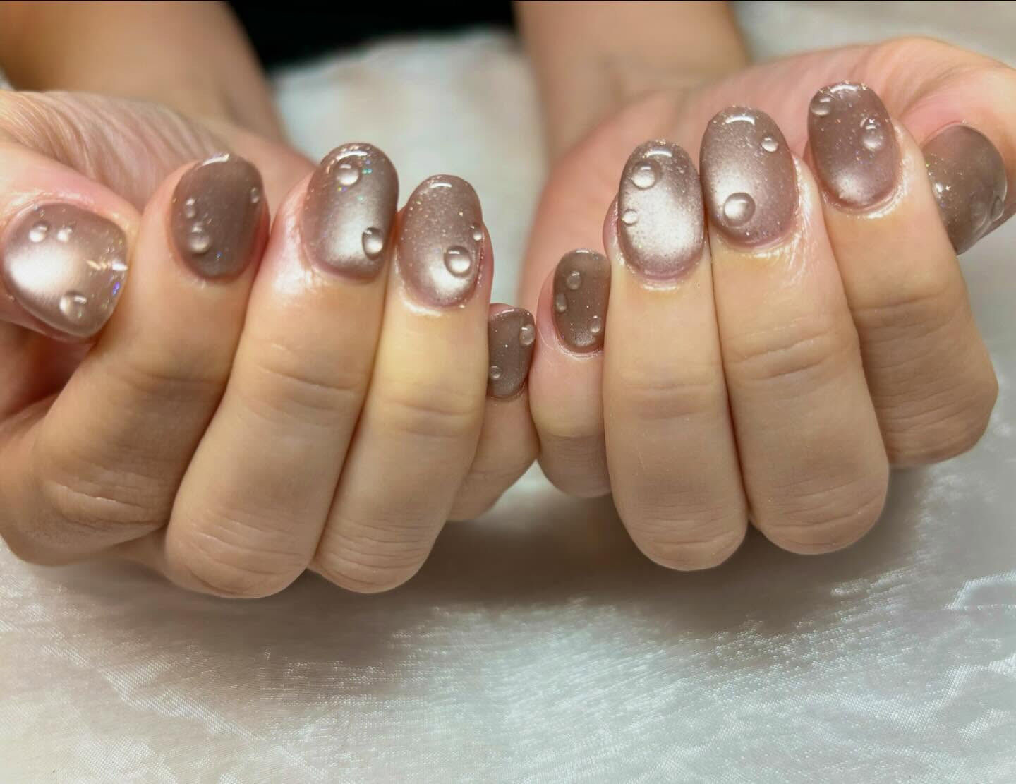 今の季節にぴったりのネイルアート🌧️✨